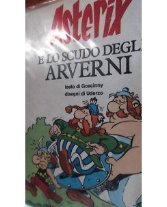 Oscar Mondadorin. 853 :Asterix e lo scudo degli Arverni di Goscinny e Uderzo